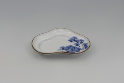 渕錆松絵(裏に松葉)州浜型皿 - 【公式】田代陶器店 TASHIRO TOUKITEN